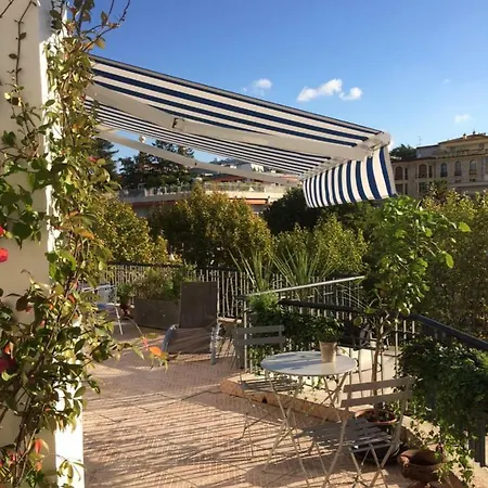 Terrasse Vue / *